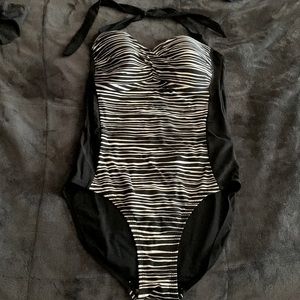 One piece swim suit